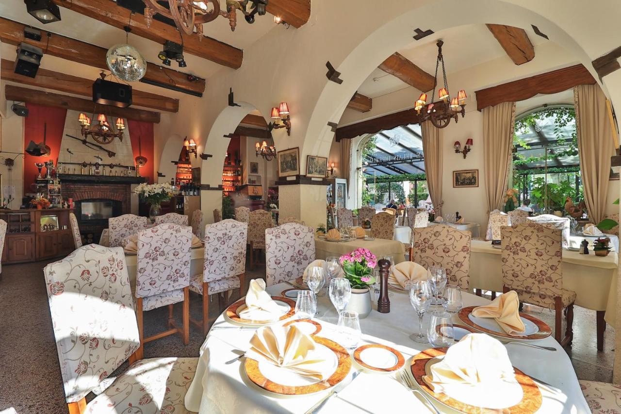 Logis Le Relais Imperial Saint-Vallier-de-Thiey Exterior foto