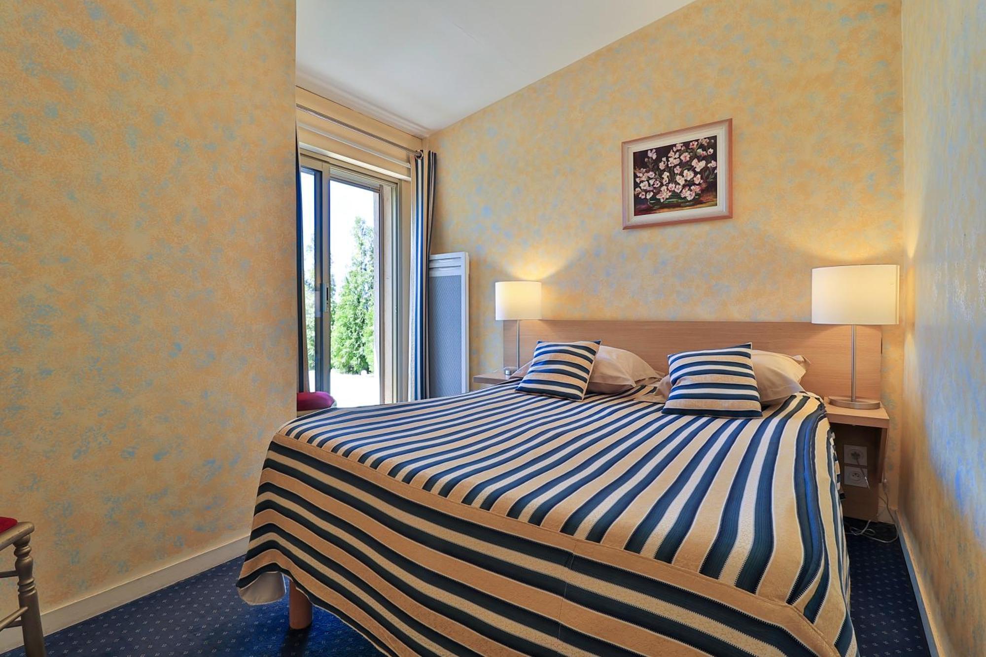Logis Le Relais Imperial Saint-Vallier-de-Thiey Exterior foto